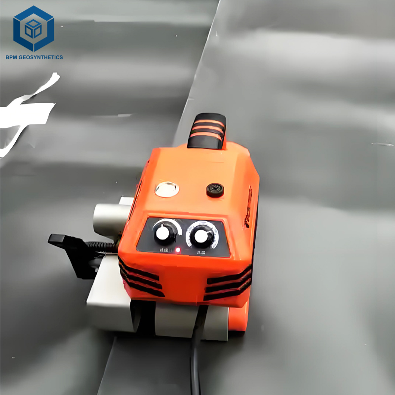 Máquina de soldadura de revestimento de lagoas para união eficiente de geomembranas de PEAD