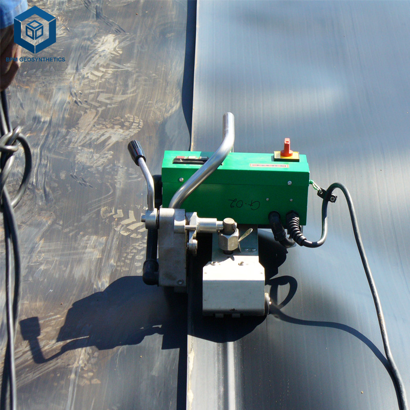 Máquina de soldar revestimento de barragens para costuras impermeáveis ​​fiáveis