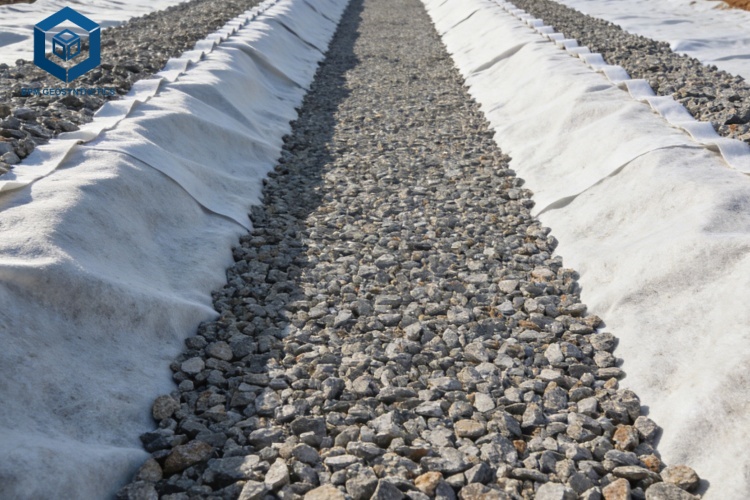 Persyaratan standar lebar tumpang tindih geomembran.jpg