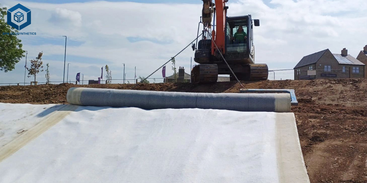 Barrière d'argile géosynthétique pour revêtement de décharge