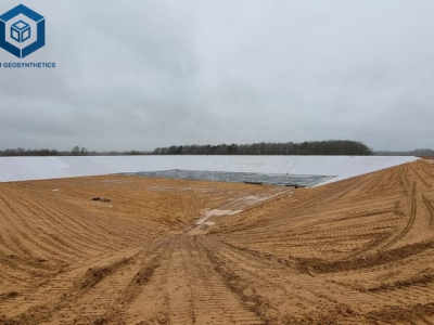 fissuration de la géomembrane sous exposition aux UV