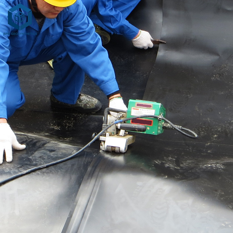 Máquina de soldadura de geomembrana para instalação de revestimento de PEAD