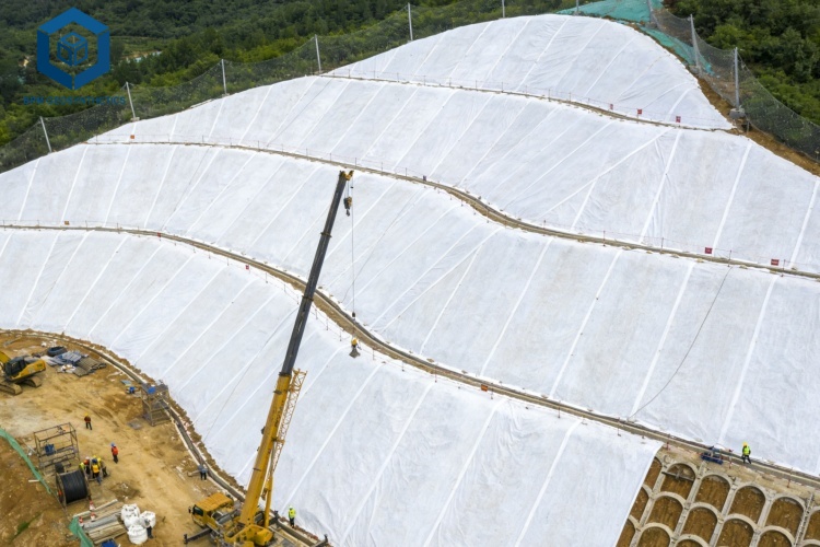 geomembrane vs clay liner comparison.jpg