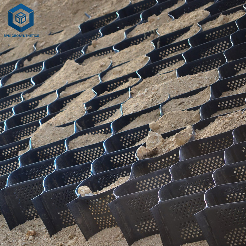 Pengendalian Erosi Lereng Geocell untuk Lereng Curam