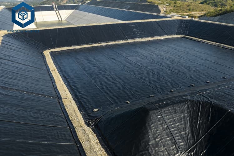 ผู้ผลิตแผ่นกันซึม HDPE ความกว้างตามสั่ง.jpg