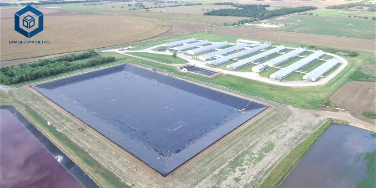แผ่นกันซึม (Geomembrane) หนา 300 ไมครอน สำหรับโครงการกักเก็บน้ำ