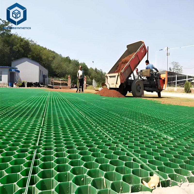 Thảm cỏ nhân tạo địa kỹ thuật BPM Geosynthetics cho đường lái xe và bãi đậu xe xanh