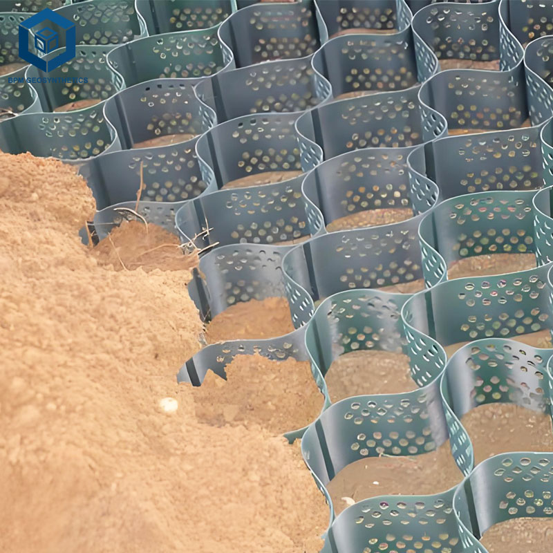 التحكم في تآكل المنحدرات باستخدام الخلايا الجيولوجية على جوانب الطرق والطرق السريعة