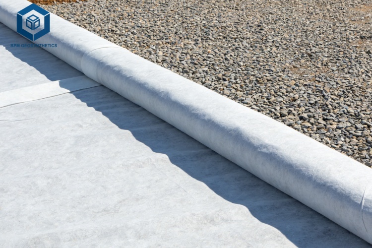 Masalah kerutan geomembran selama pemasangan.jpg