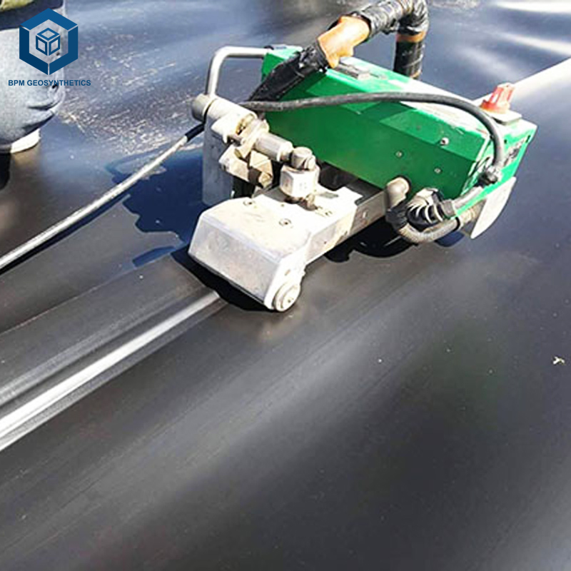 Soldador de geomembranas para aplicações de impermeabilização e selagem