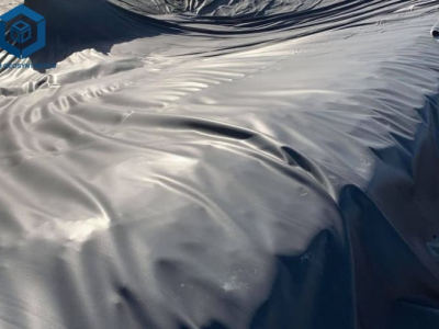 pourquoi la géomembrane devient cassante avec le temps