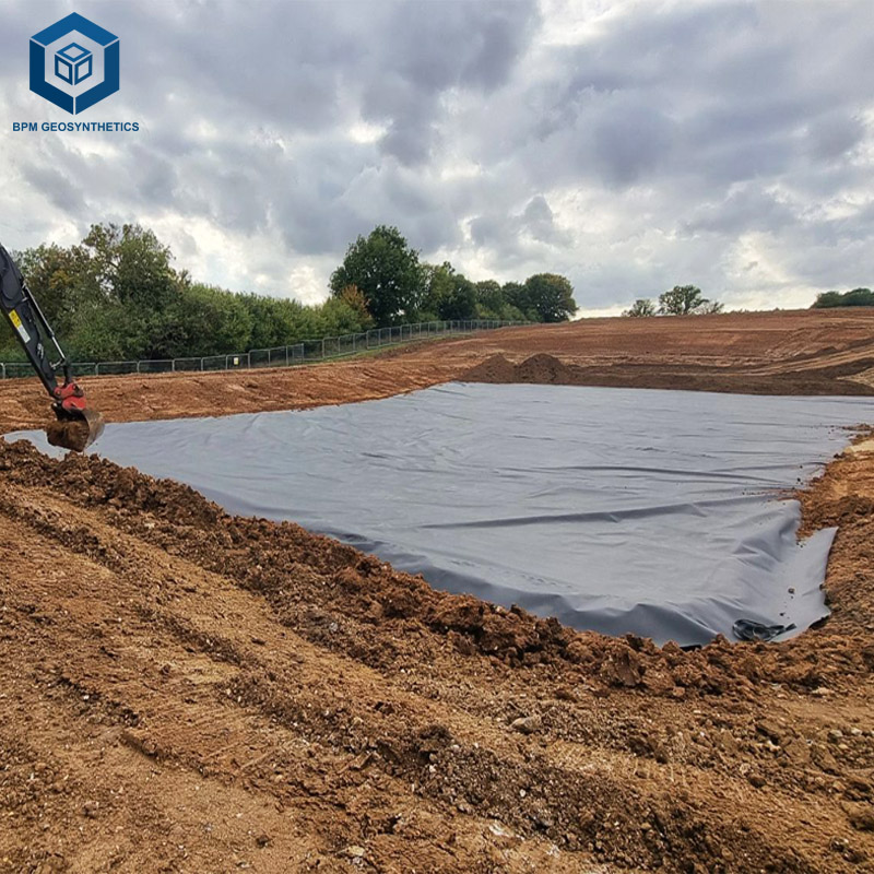 أغشية جيولوجية لتغطية مدافن النفايات