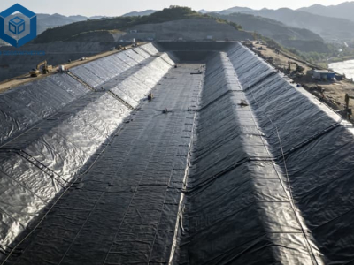 Quel est le meilleur revêtement pour un bassin de traitement des eaux usées : PEHD ou PVC ?