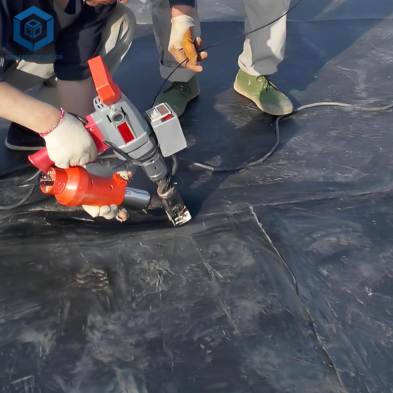 온도 및 압력 조절이 가능한 자동 HDPE 지오멤브레인 용접기