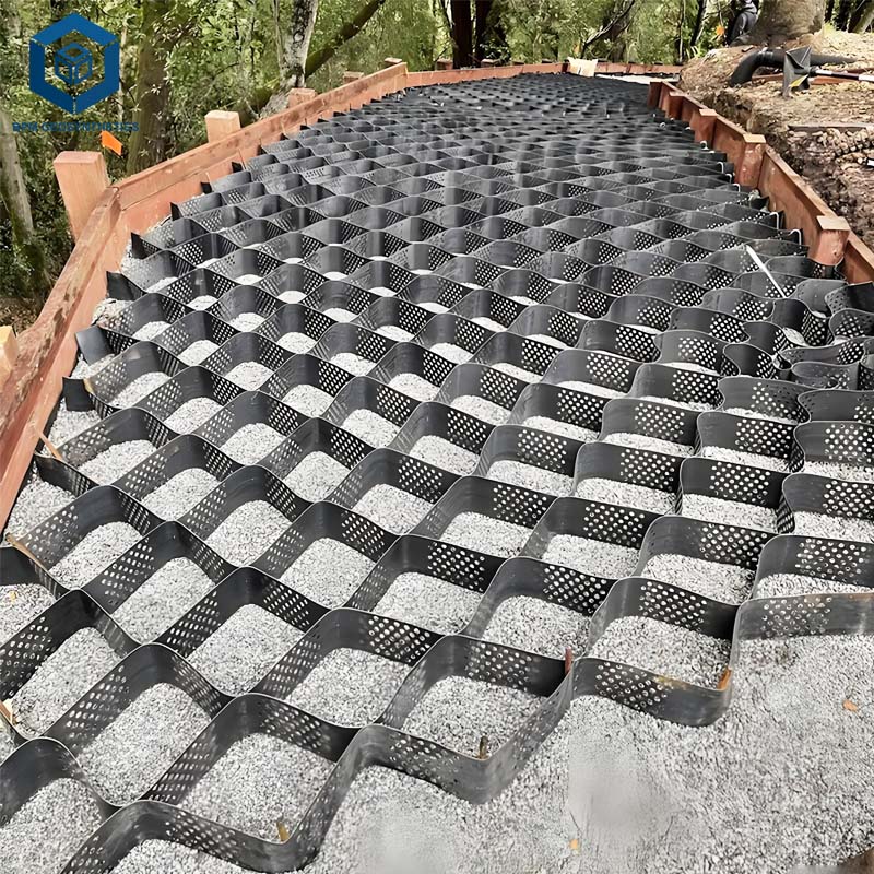 الخلايا الجيولوجية للتحكم في التعرية في مناطق التحميل الصناعية الثقيلة