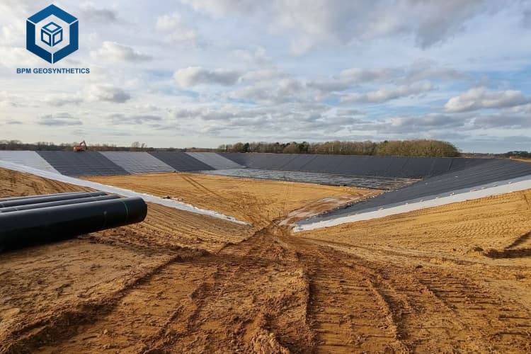 كيفية إصلاح بطانة الغشاء الأرضي التالفة.jpg كيفية إصلاح بطانة الغشاء الأرضي التالفة.jpg