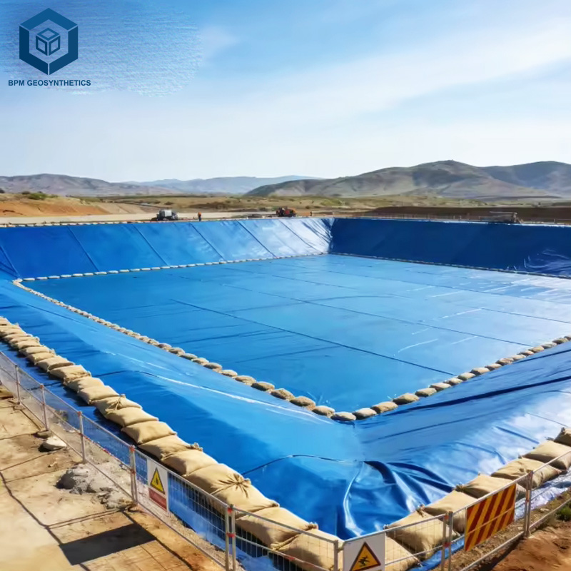 Geomembrana de HDPE de 1 mm para el control de filtraciones en canales.