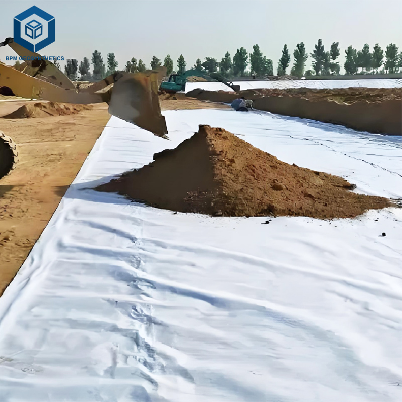 Геоткань для ландшафтного дизайна и укрепления газонов